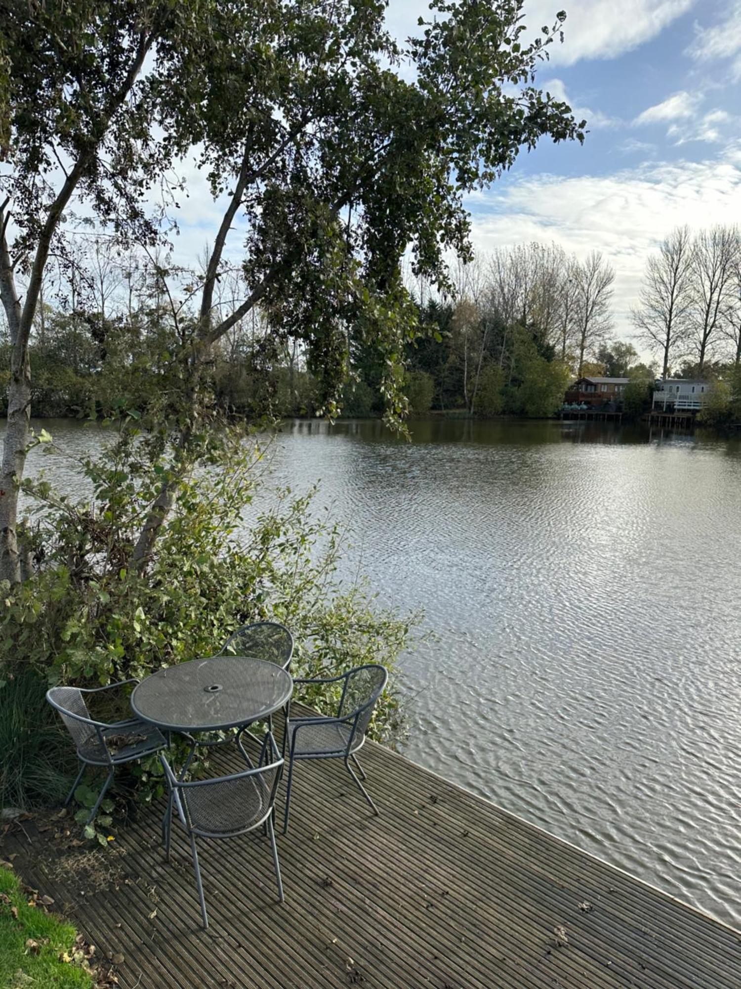 Luxury Lakeside Lodge, Hot Tub & Private Fishing Tattershall Exterior photo